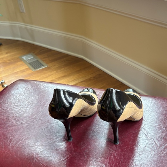 Anne Klein Black and Tan Heels - Picture 3 of 13